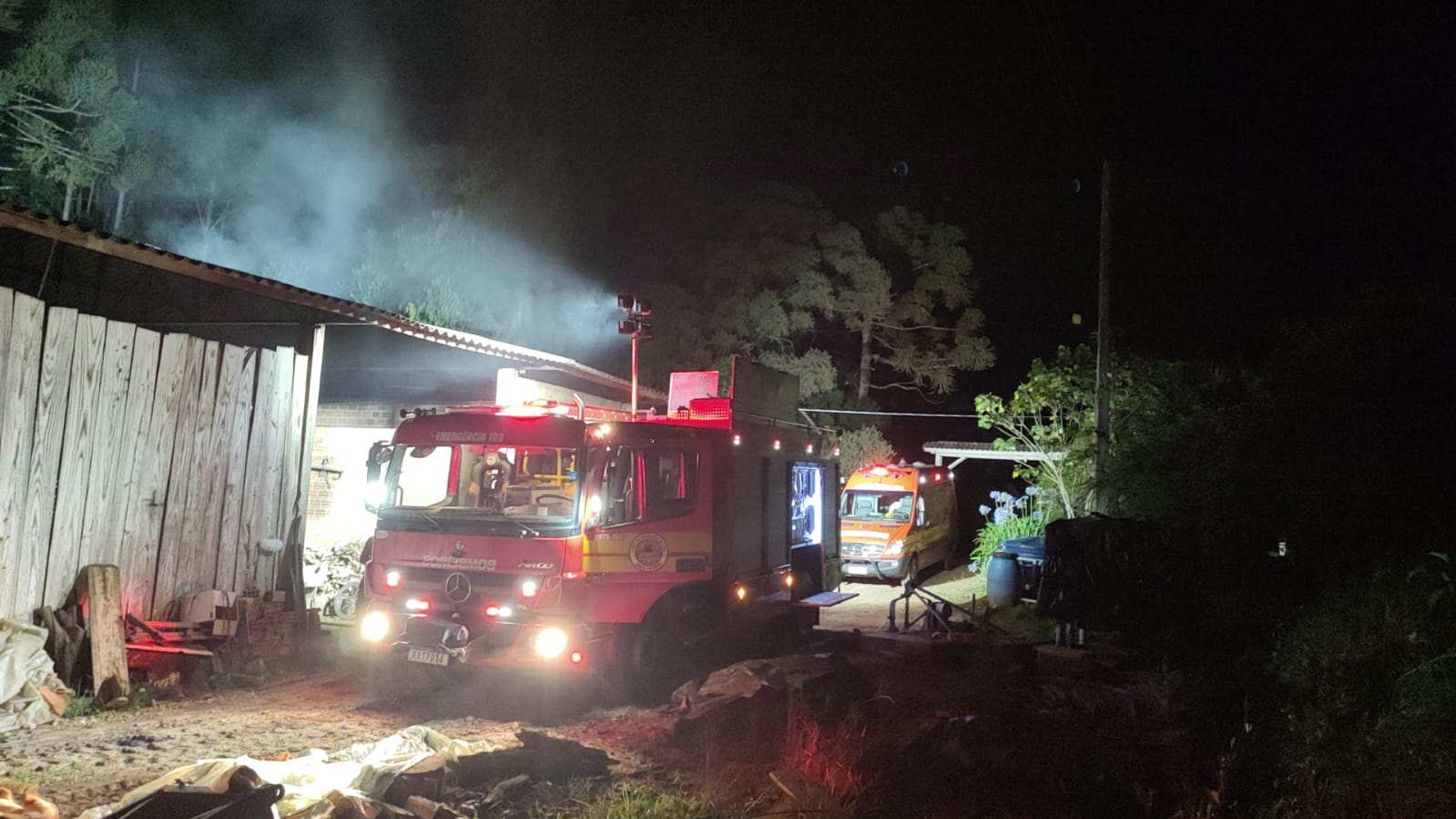 Bombeiros são acionados para ocorrência de incêndio em estufa de secagem de fumo no Planalto Norte Catarinense