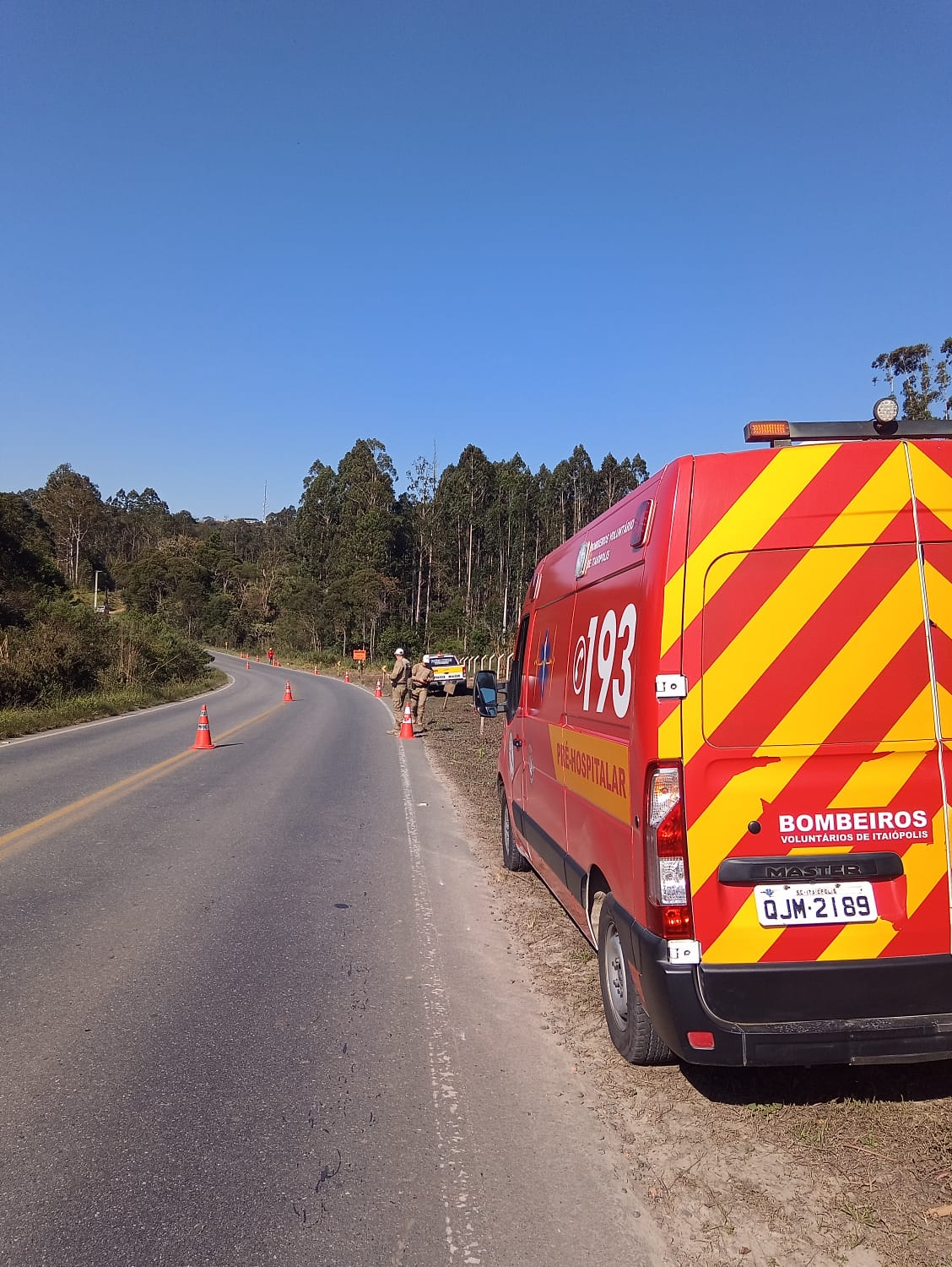 MORTE NO TRÂNSITO: motociclista morre após saída de pista na SC-114