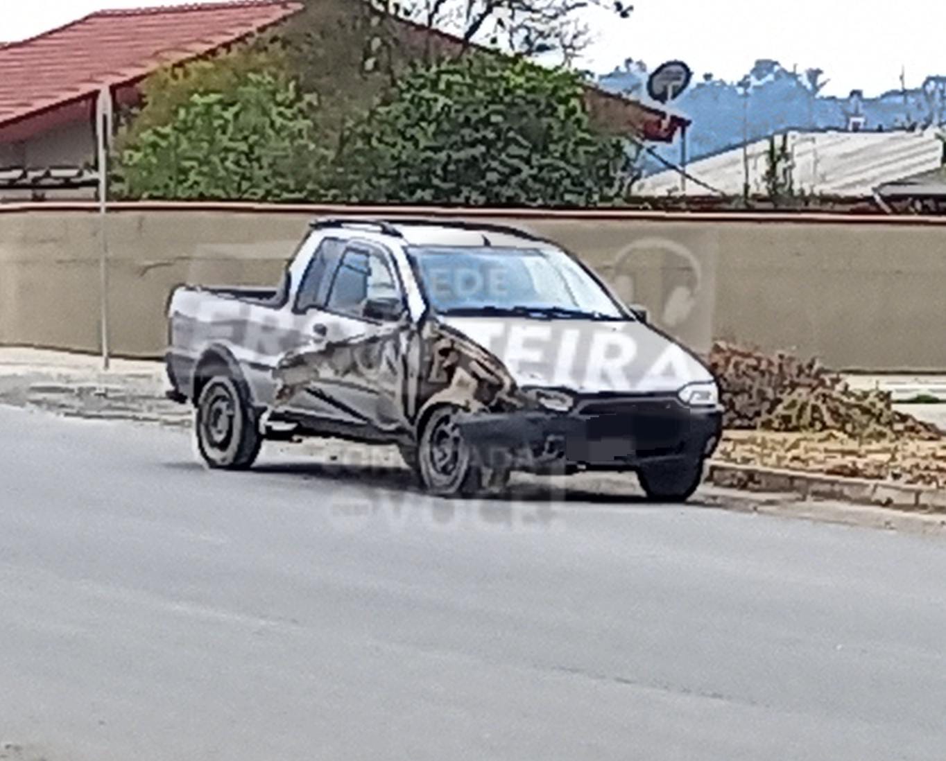 PAPANDUVA: acidente entre dois carros é registrado no bairro Tolachinski