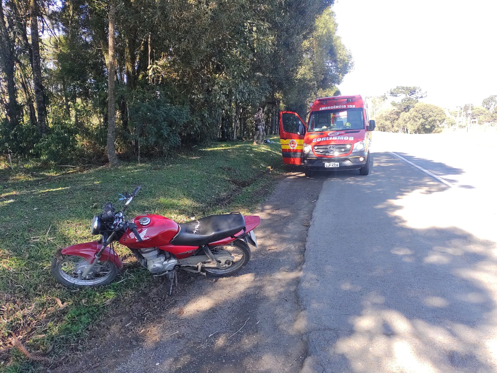 PAPANDUVA: jovem fica ferido após queda de motocicleta na BR-116