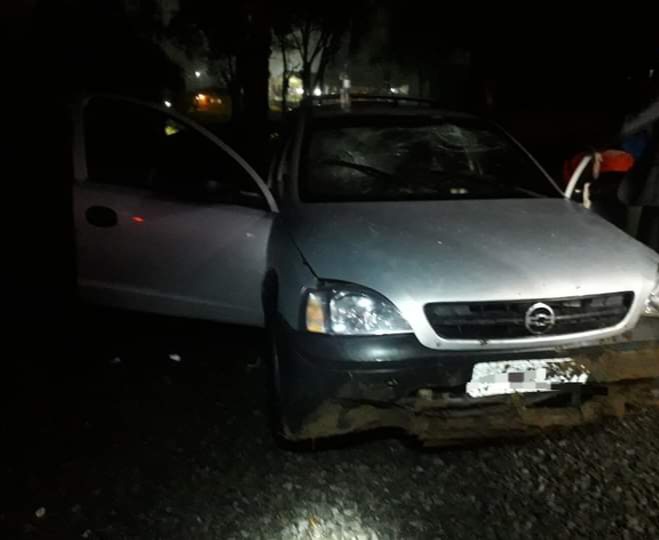 Veículo colide em barranco e deixa dois feridos no município de Itaiópolis