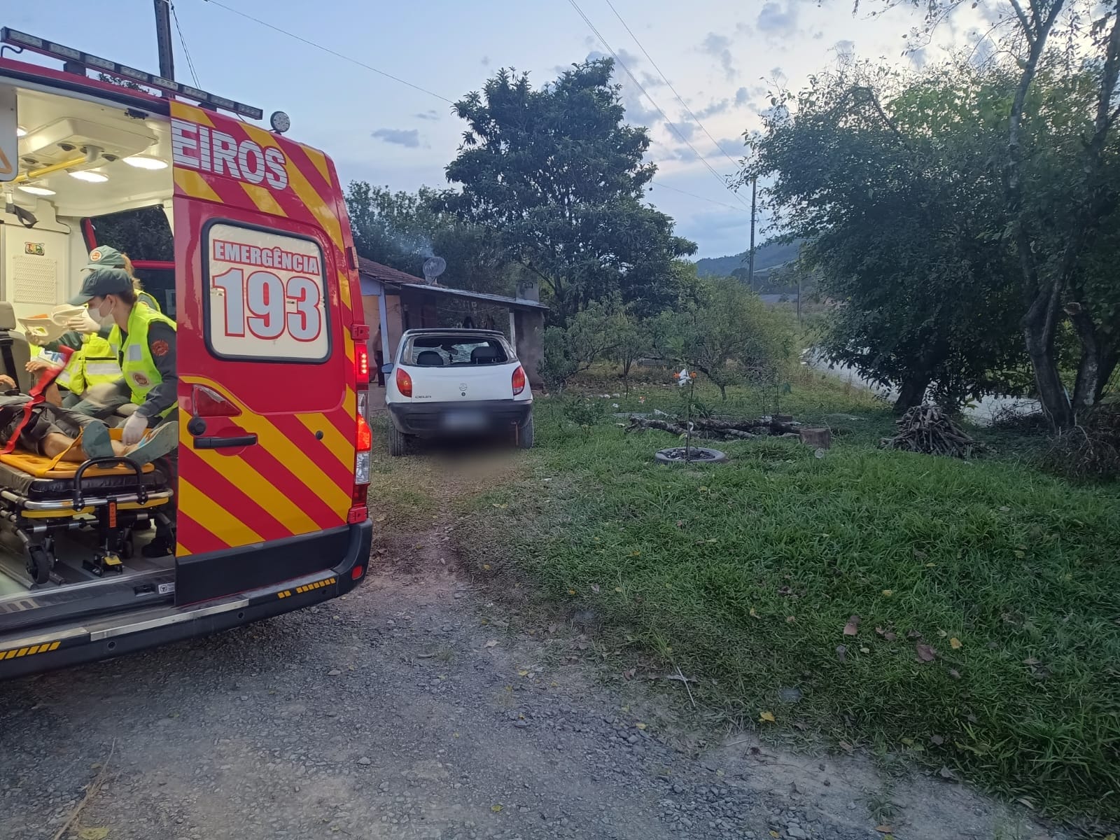 Capotamento de carro deixa uma pessoa ferida no interior de Monte Castelo