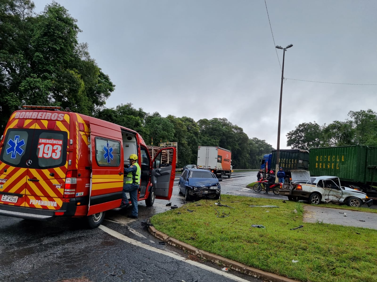 Acidente deixa três feridos na BR-116, em Papanduva