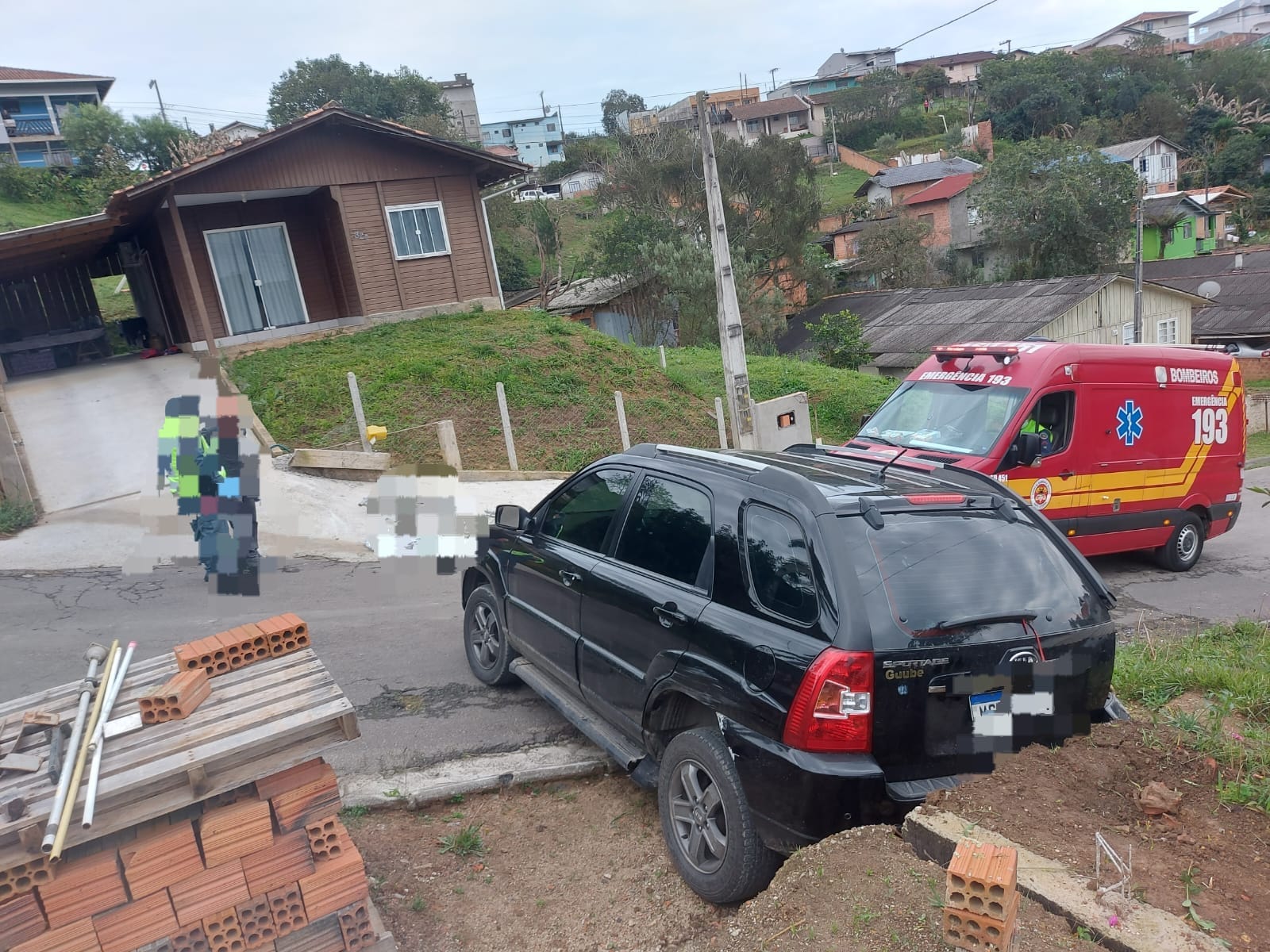 FATALIDADE: mulher morre após ser atropelada pelo próprio carro, em Rio Negrinho