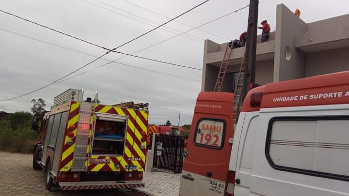 Jovem sofre queimaduras após choque elétrico, em Itaiópolis