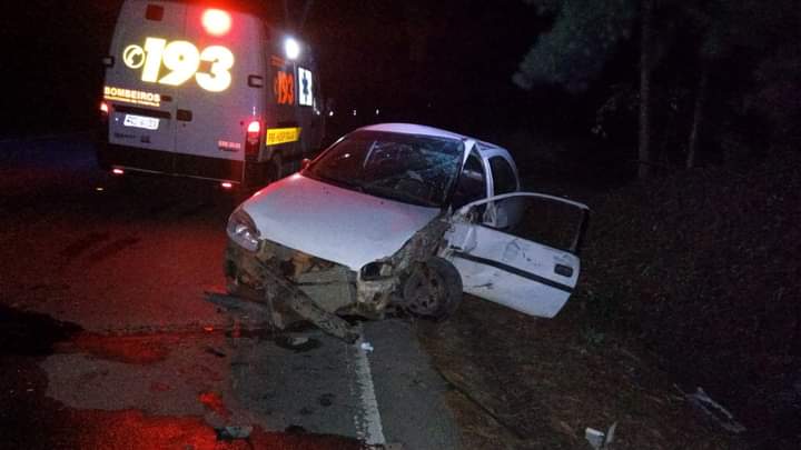 Duas pessoas ficam feridas em acidente com carro e caminhão na SC-114, em Itaiópolis