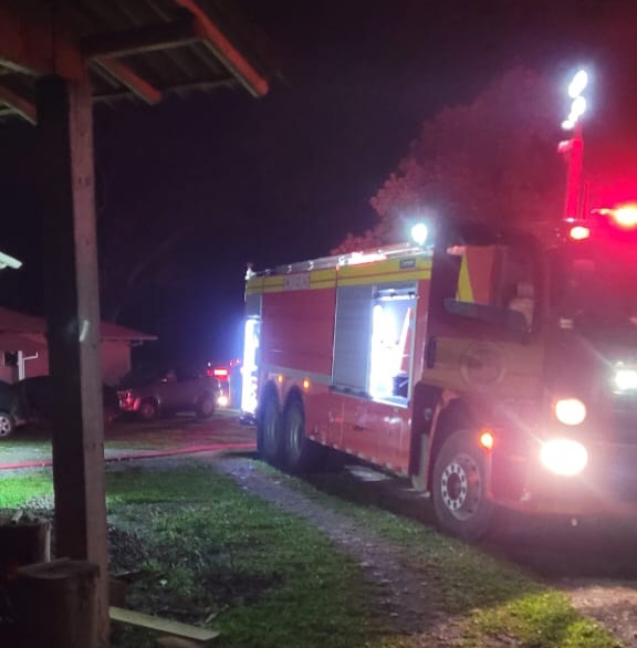 Estufa de secagem de fumo é destruída por incêndio, no Planalto Norte Catarinense