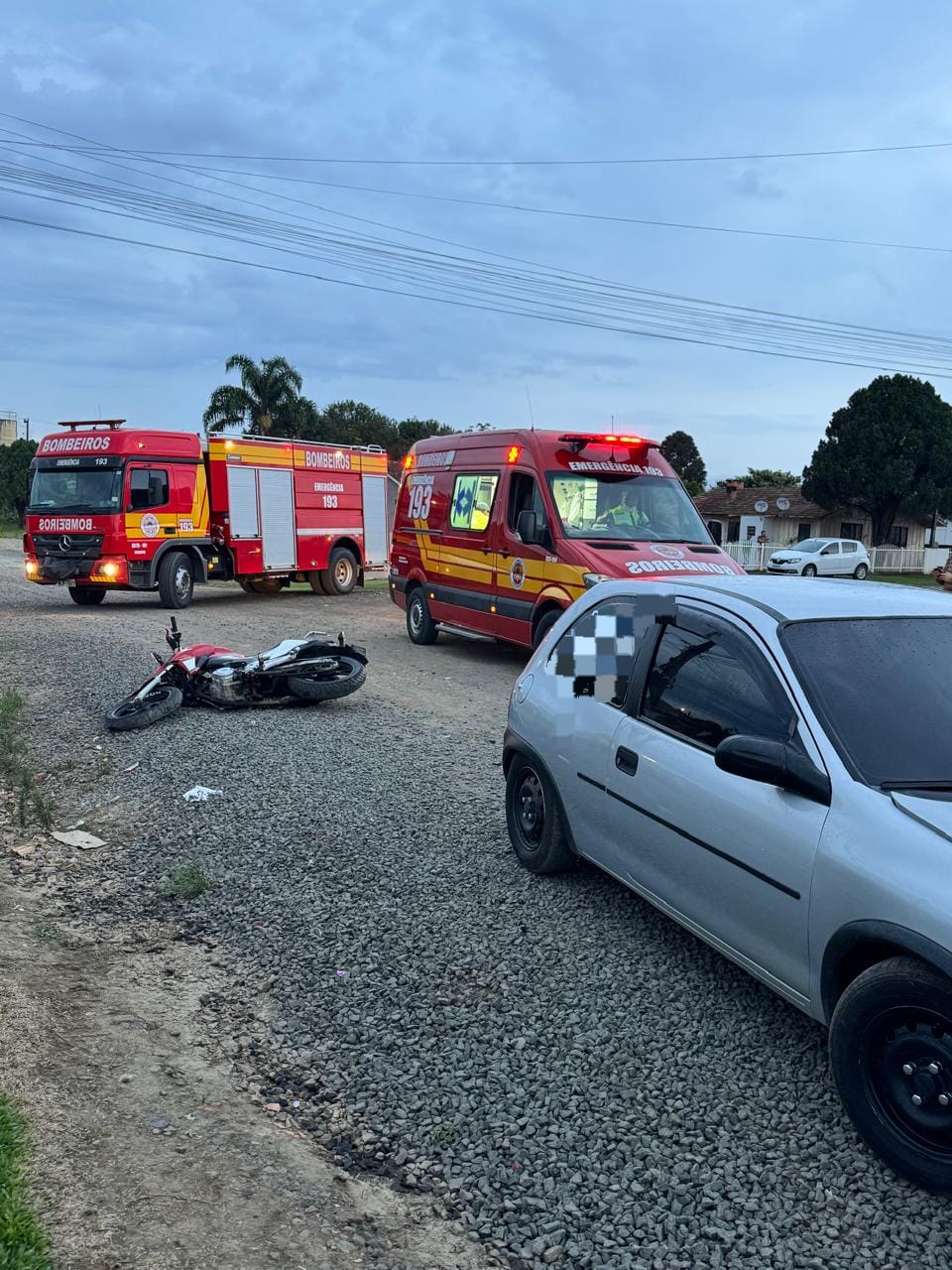 PAPANDUVA : jovem fica ferido após acidente entre carro e motocicleta