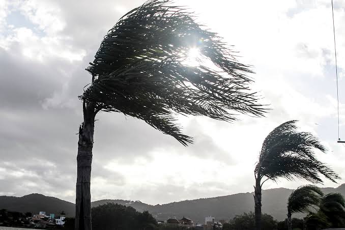 Frente fria traz temporais com ventos intensos nesta quinta-feira (21)