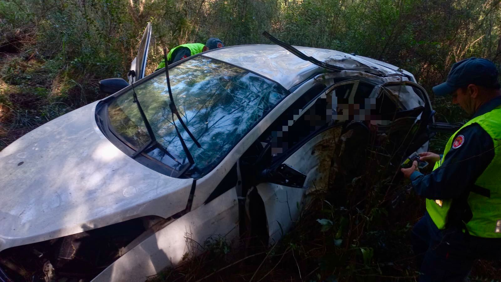 Homem morre após carro sair da pista e colidir em uma árvore na BR-280 no Planalto Norte