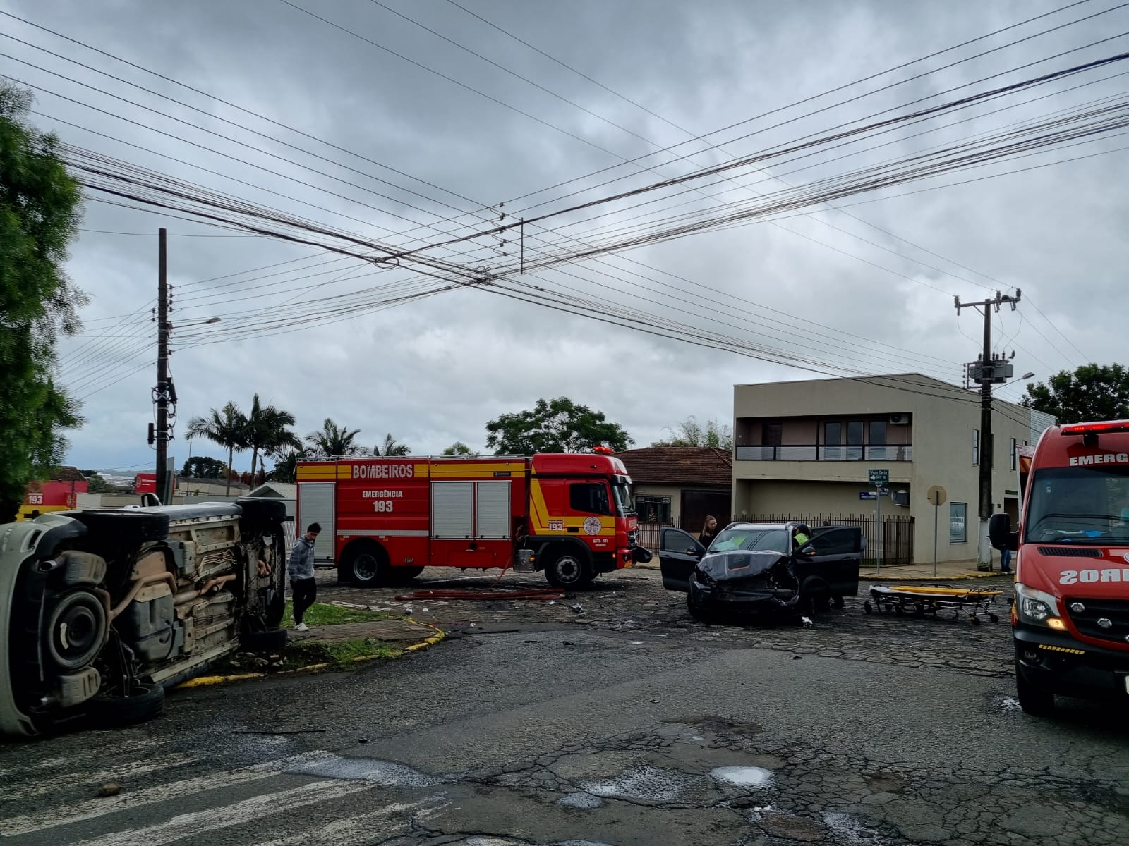 Acidente deixa quatro feridos no centro de Papanduva