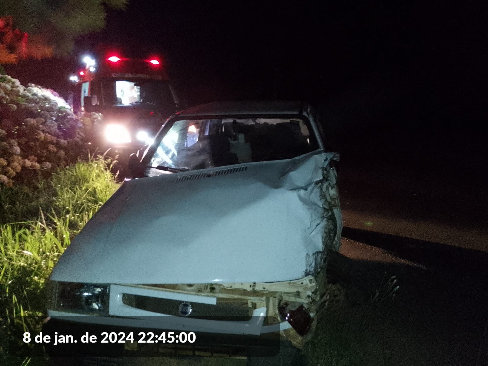 Carro e carreta se envolvem em acidente na SC-135