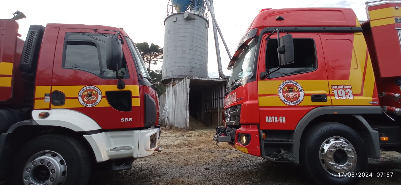 Após cerca de 07h de trabalho Bombeiros controlam incêndio no Planalto Norte