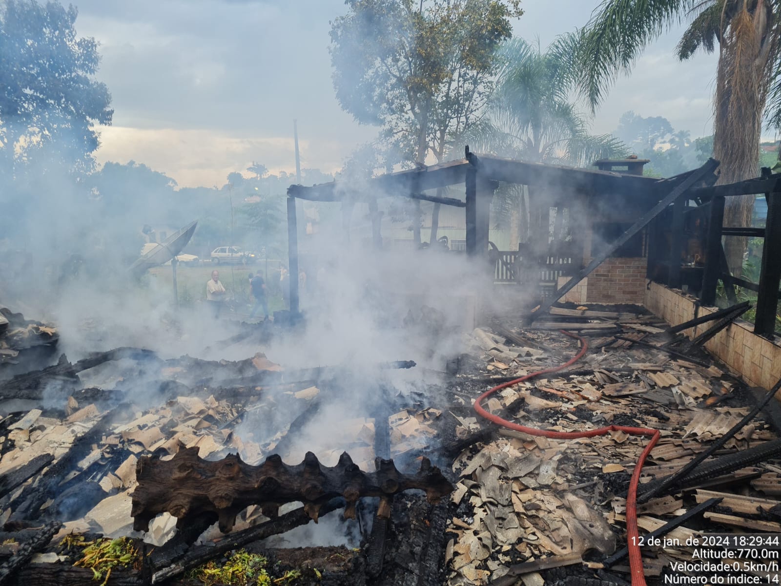 Residência é destruída por incêndio no Planalto Norte Catarinense