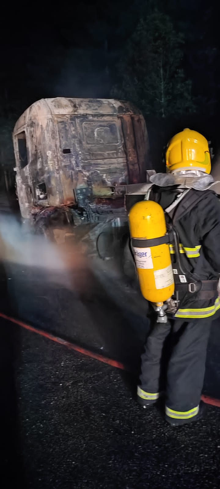 Caminhão é destruído por incêndio em rodovia do Planalto Norte Catarinense