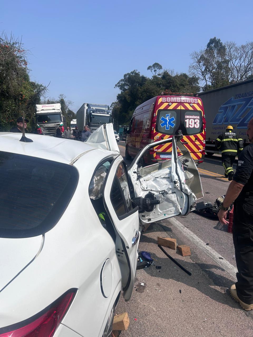 ATUALIZAÇÃO: uma pessoa morre após acidente na BR-116, em Mafra