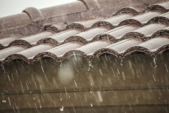 Sexta-feira com previsão de chuva e temporais localizados, em SC