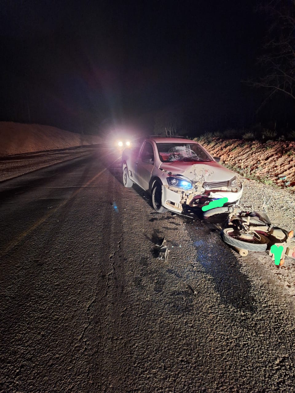 REGIÃO/SC-477: colisão frontal entre carro e motocicleta deixa uma pessoa em estado grave