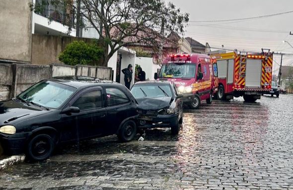 MAFRA: acidente deixa dois feridos no bairro Vila Ivete