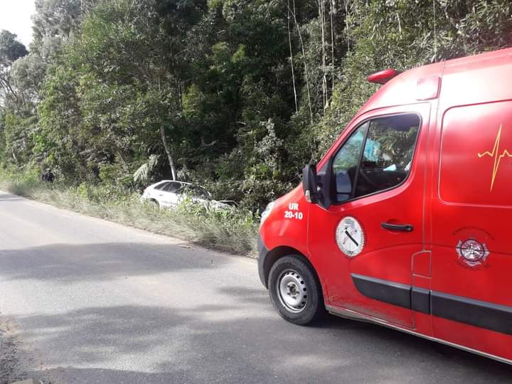 Saída de pista é registrado na SC-114, em Itaiópolis