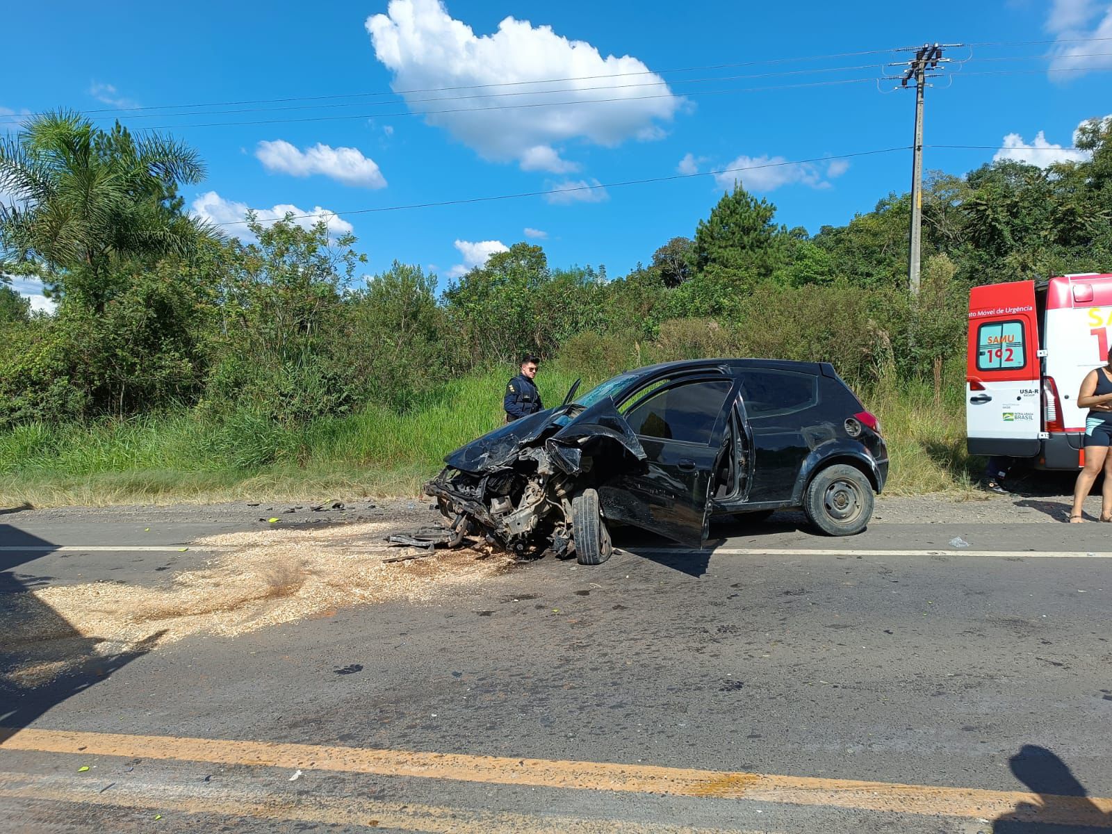Gravíssimo acidente entre carro e caminhão é registrado na BR-280, em Canoinhas