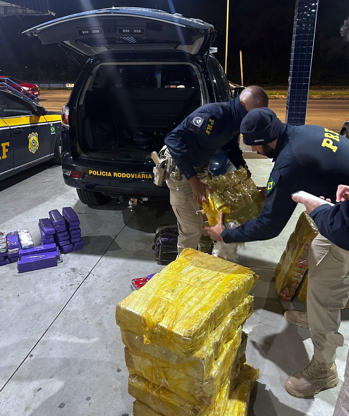 PLANALTO NORTE: ​PRF localiza 233 kg de maconha na cabine de carreta na BR-280