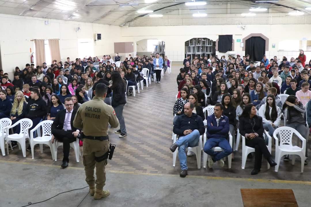 PALESTRA: Projeto "OAB Vai à Escola" é realizada, em Papanduva