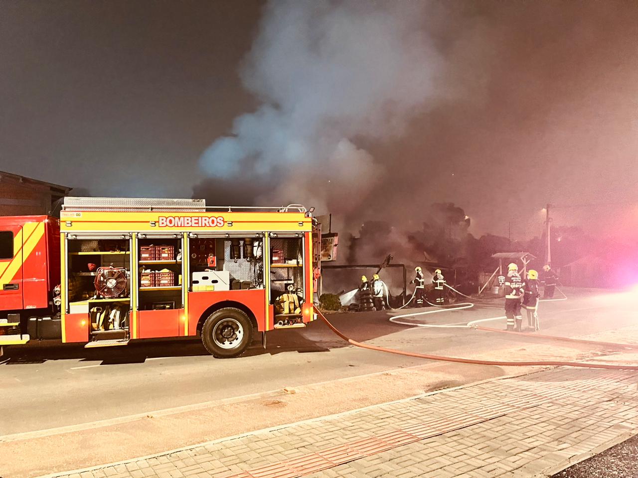 REGIÃO: Bombeiros são mobilizados para ocorrência de incêndio no Planalto Norte